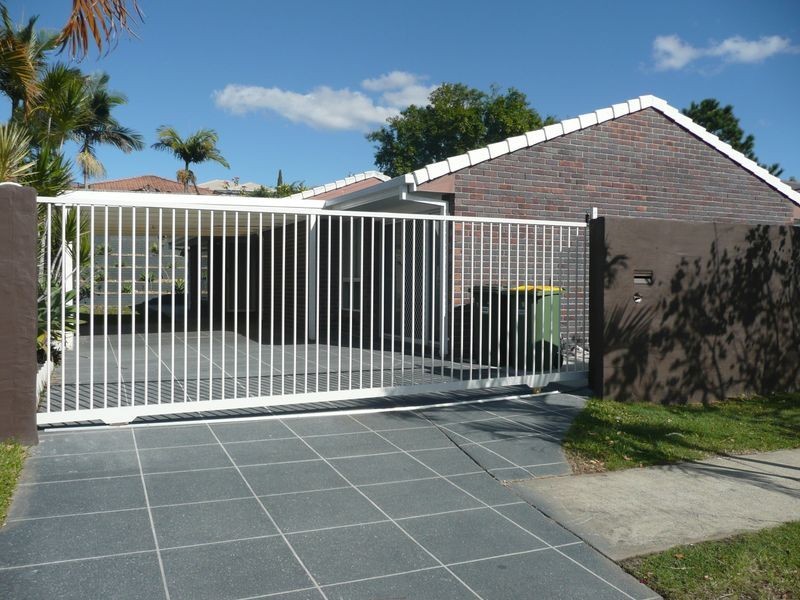 19 Montezuma Drive, Burleigh Waters QLD 4220