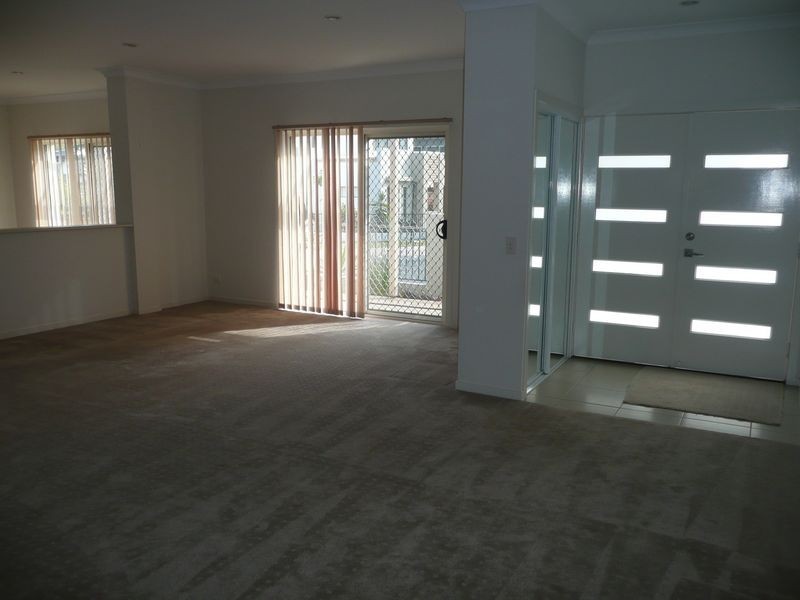 2/35 Meridien Avenue, Varsity Lakes QLD 4227