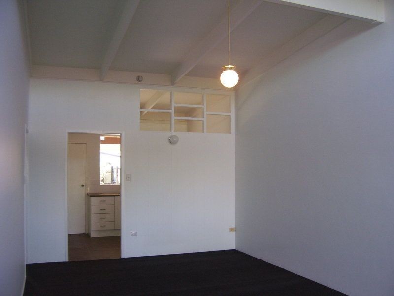 1/16 Crimson Crt, Miami QLD 4220