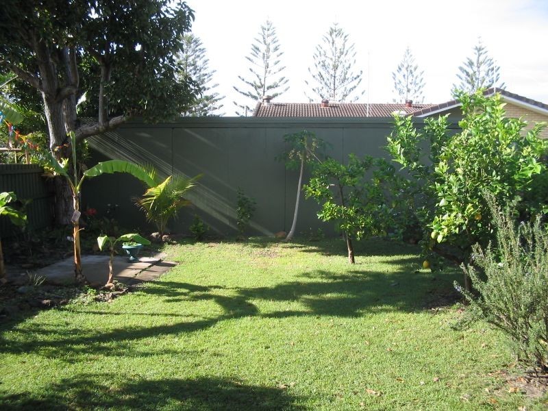 1/28 Bullimah Ave, Burleigh Heads QLD 4220