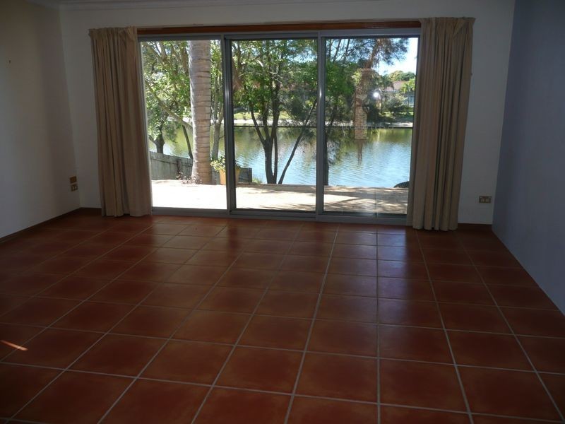 1/34 Sunbird Street, Burleigh Waters QLD 4220