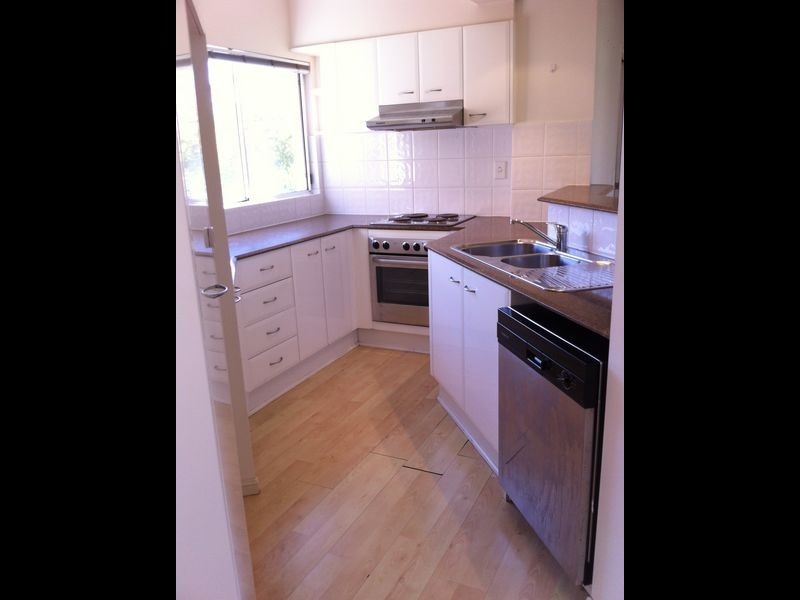 3/4 St Kilda Avenue, Broadbeach QLD 4218