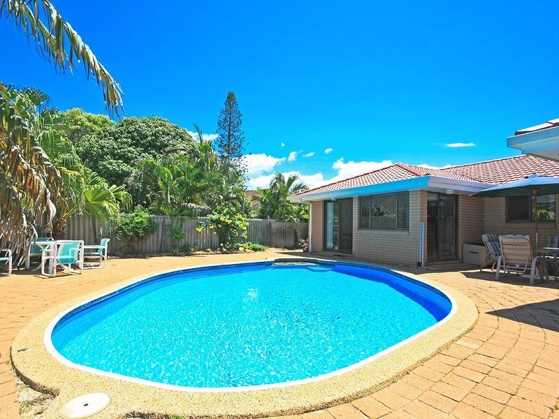 11 Spoonbill Court, Burleigh Waters QLD 4220
