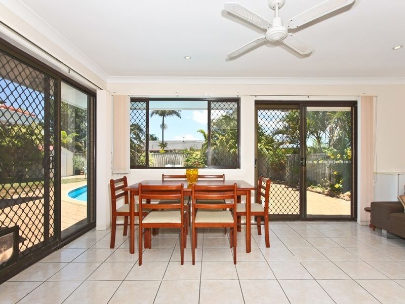11 Spoonbill Court, Burleigh Waters QLD 4220