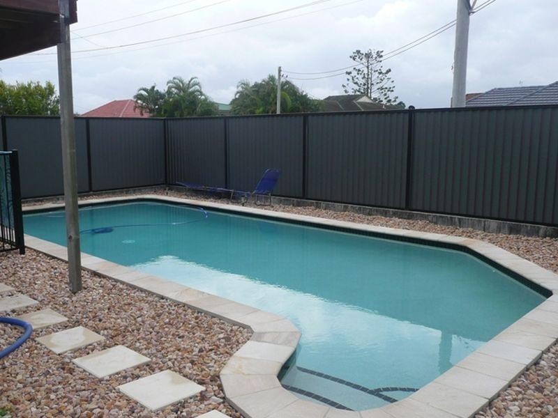 22 Deakin Avenue, Southport QLD 4215