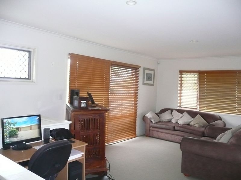 22 Deakin Avenue, Southport QLD 4215