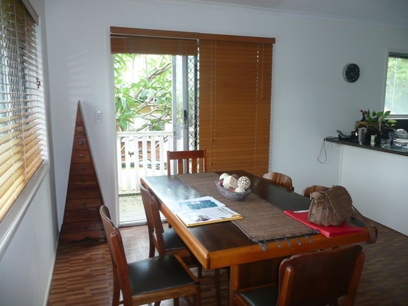 22 Deakin Avenue, Southport QLD 4215