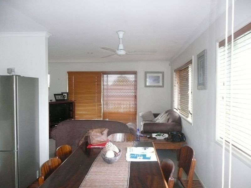 22 Deakin Avenue, Southport QLD 4215