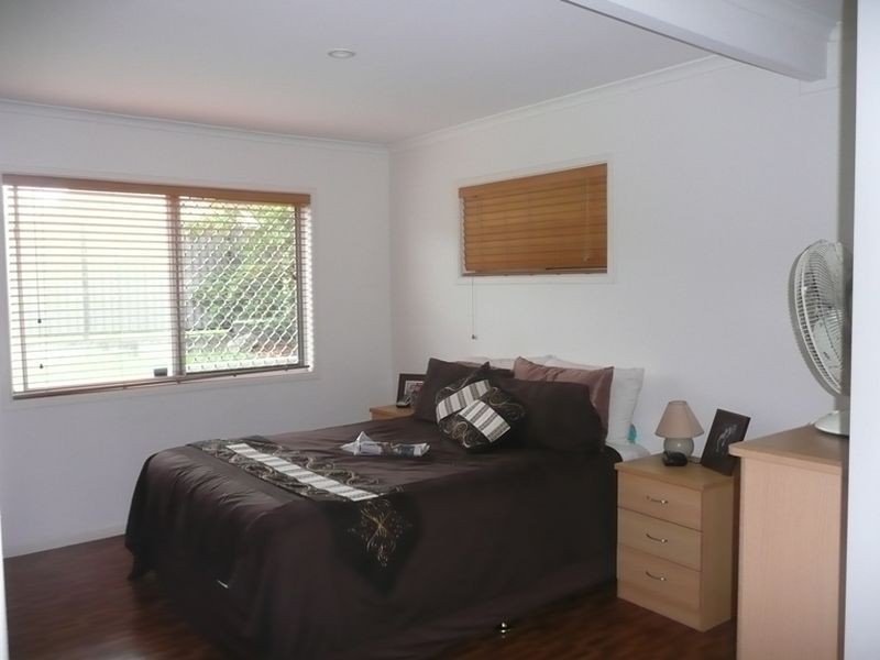 22 Deakin Avenue, Southport QLD 4215