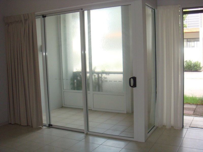 34 Moores Cres, Varsity Lakes QLD 4227