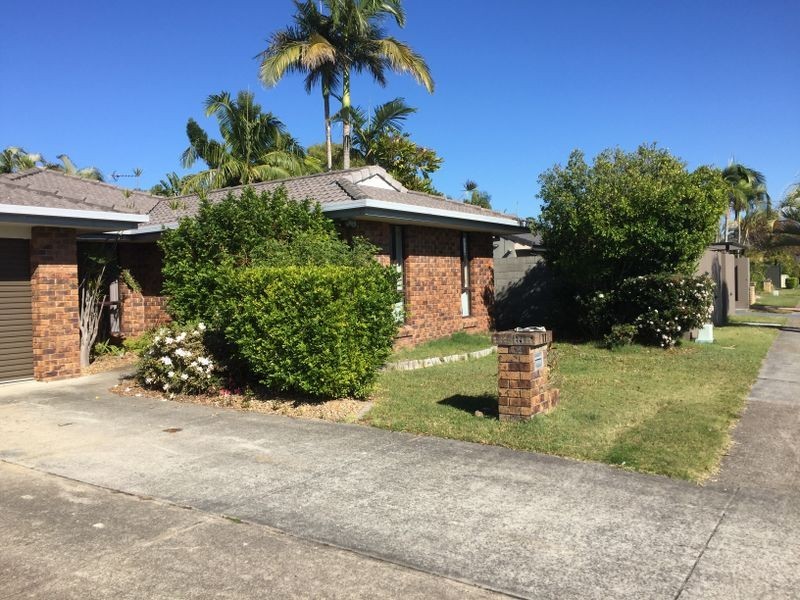 11 Montezuma Drive, Burleigh Waters QLD 4220
