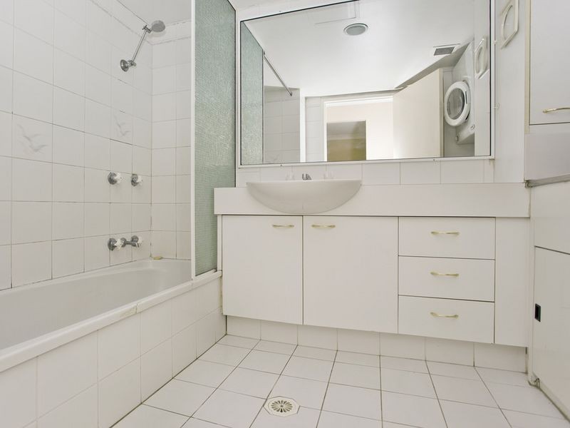 24/1911 Gold Coast Highway, Burleigh Heads QLD 4220