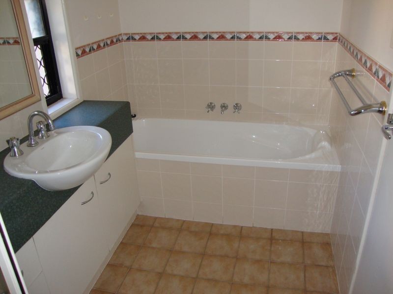 42 Seville Circuit, Burleigh Waters QLD 4220