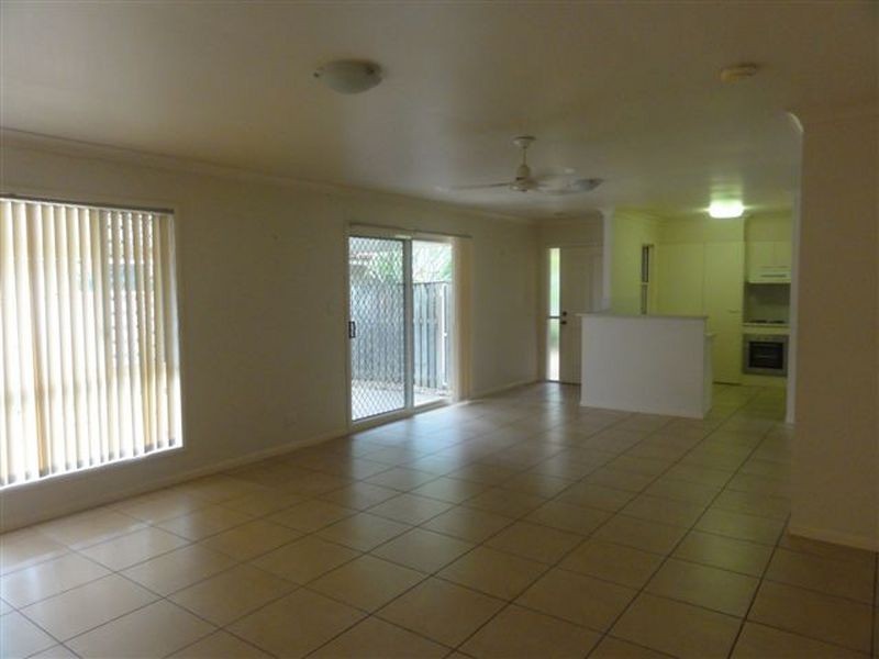 10 Thornleigh Crescent, Varsity Lakes QLD 4227