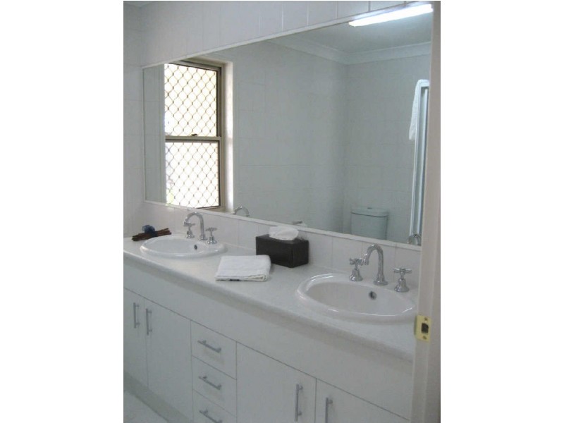9 Pintail Cres, Burleigh Waters QLD 4220