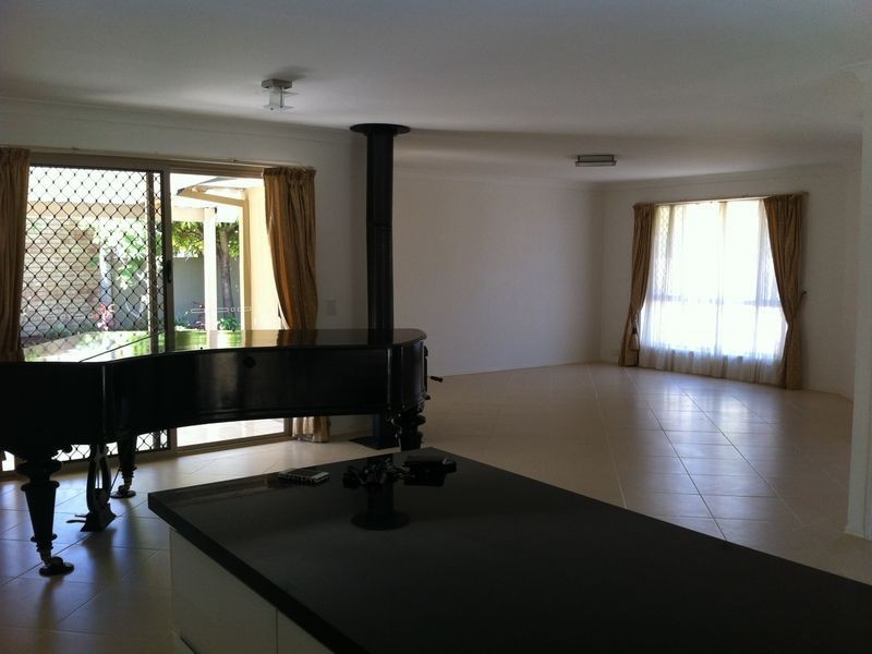 13 Roundelay Drive, Varsity Lakes QLD 4227