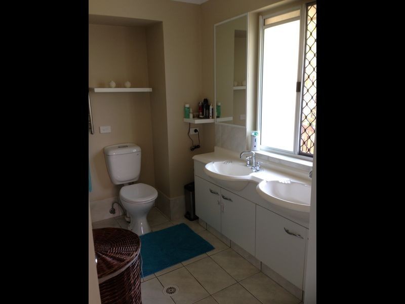 30 Lakes Circuit, Burleigh Waters QLD 4220