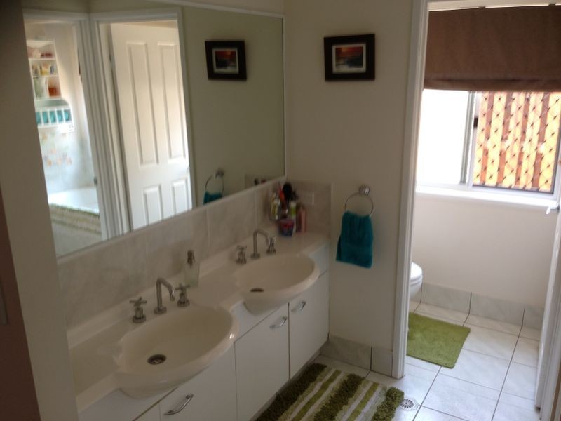 30 Lakes Circuit, Burleigh Waters QLD 4220