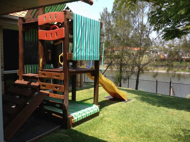 30 Lakes Circuit, Burleigh Waters QLD 4220