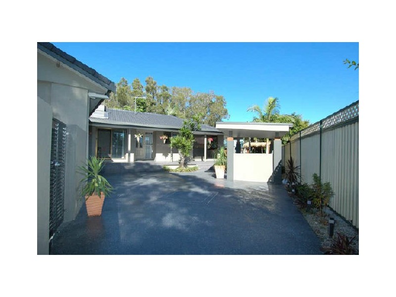 4 Parakeet Place, Burleigh Waters QLD 4220