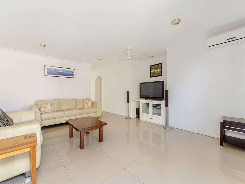 2/79 Treeview Drive, Burleigh Waters QLD 4220