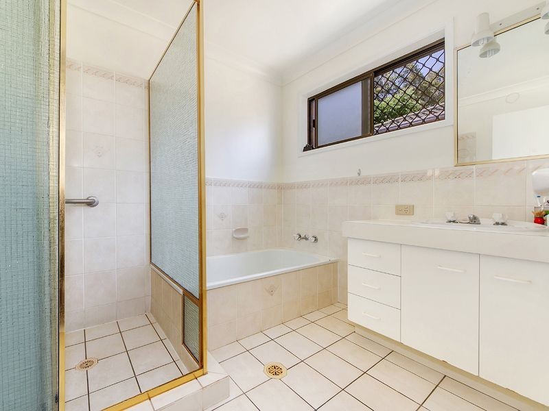 2/79 Treeview Drive, Burleigh Waters QLD 4220