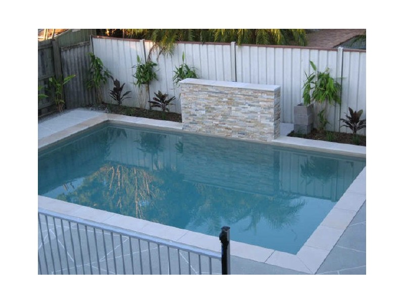 2/83 Mountain View Ave, Miami QLD 4220