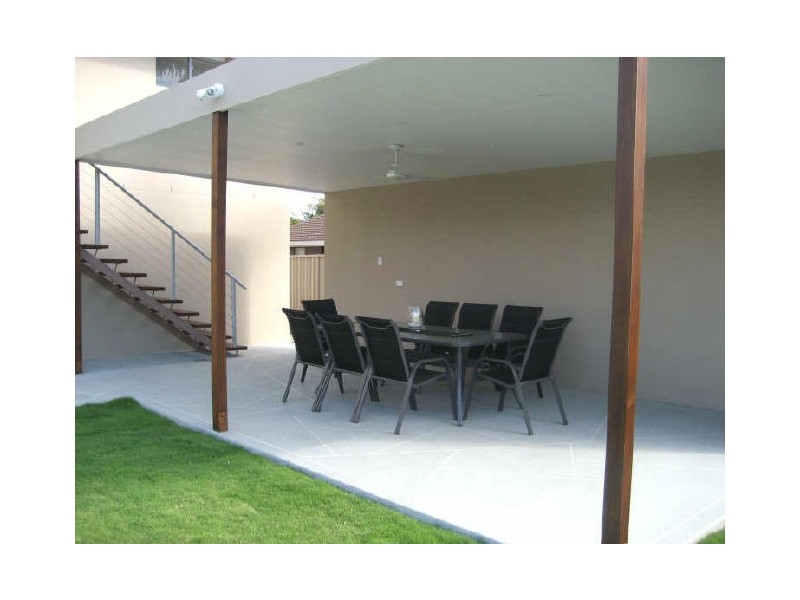 2/83 Mountain View Ave, Miami QLD 4220