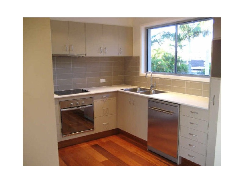 2/83 Mountain View Ave, Miami QLD 4220