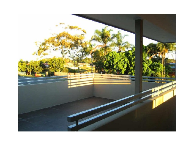 2/83 Mountain View Ave, Miami QLD 4220