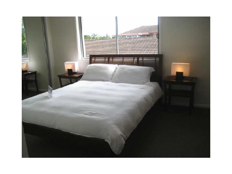 2/83 Mountain View Ave, Miami QLD 4220