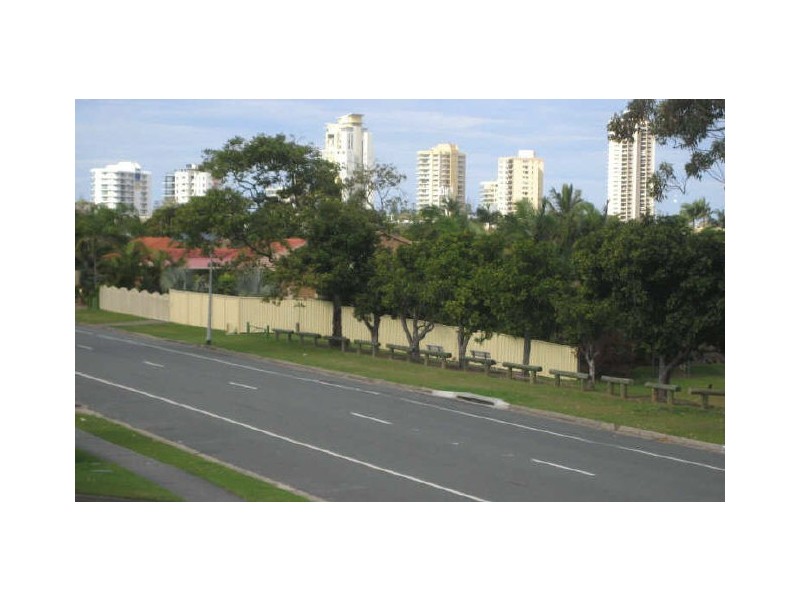 2/83 Mountain View Ave, Miami QLD 4220