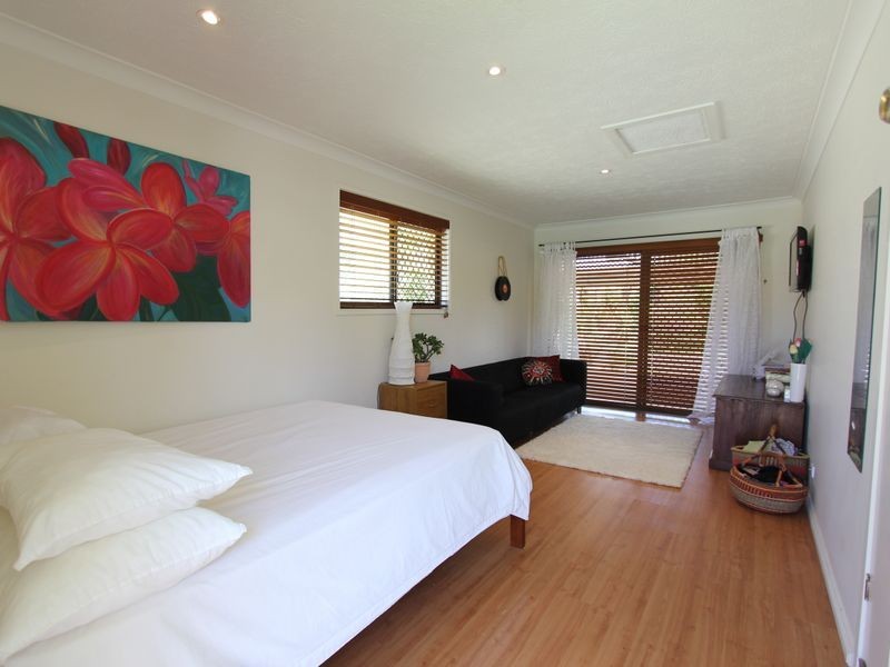 22 Bushtree Court, Burleigh Waters QLD 4220