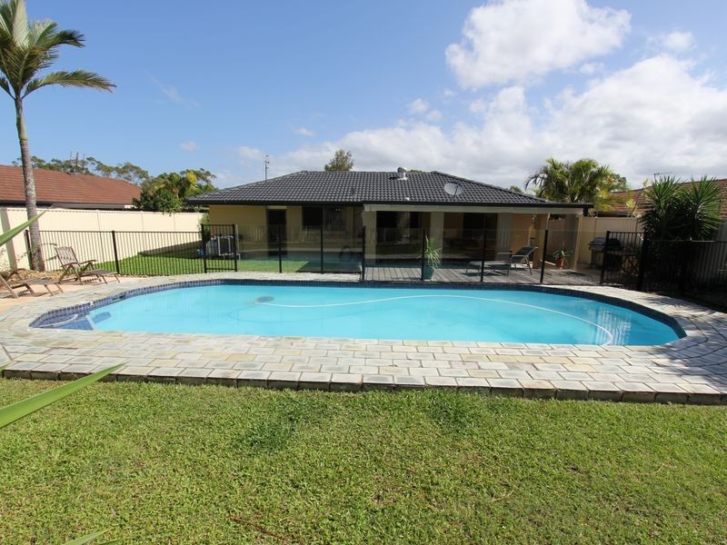 22 Bushtree Court, Burleigh Waters QLD 4220
