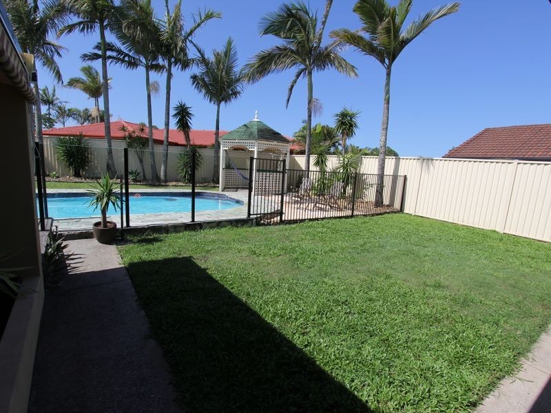 22 Bushtree Court, Burleigh Waters QLD 4220