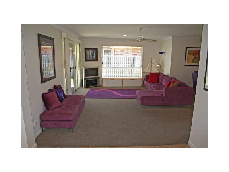 18 Nuthatch Street, Burleigh Waters QLD 4220