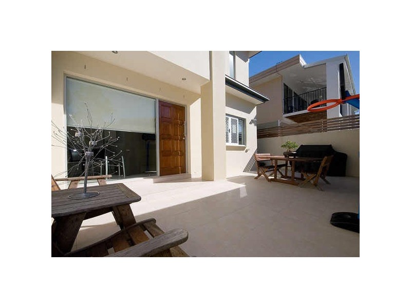 1/114 Slayter Avenue, Bundall QLD 4217