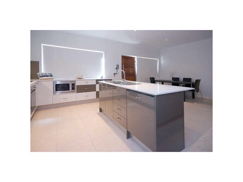 1/114 Slayter Avenue, Bundall QLD 4217