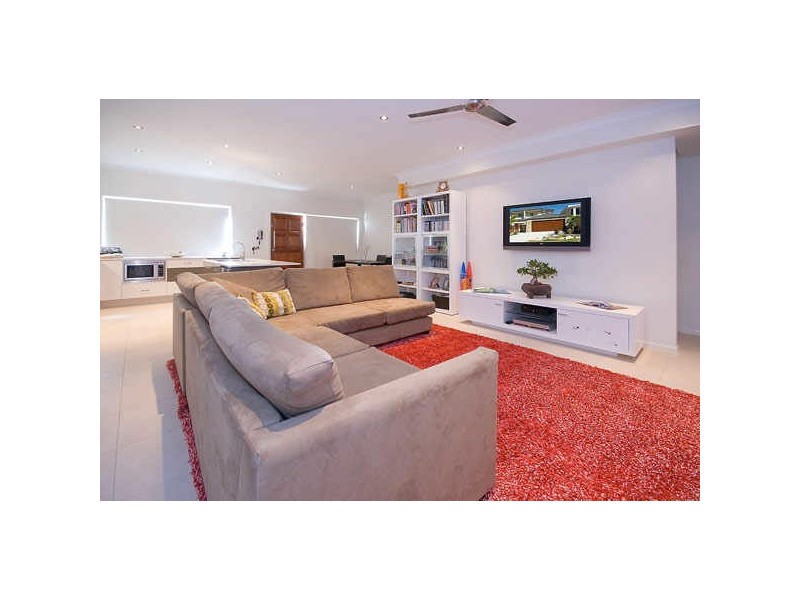 1/114 Slayter Avenue, Bundall QLD 4217