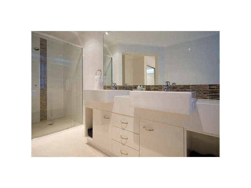 1/114 Slayter Avenue, Bundall QLD 4217