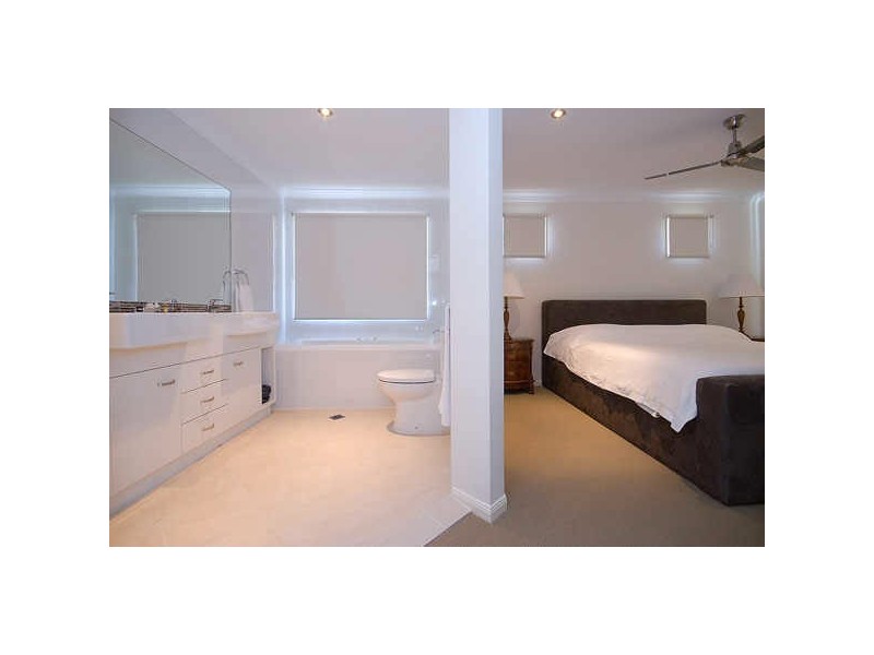 1/114 Slayter Avenue, Bundall QLD 4217