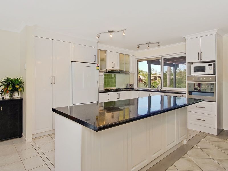 33 Pinnacle Court, Robina QLD 4226