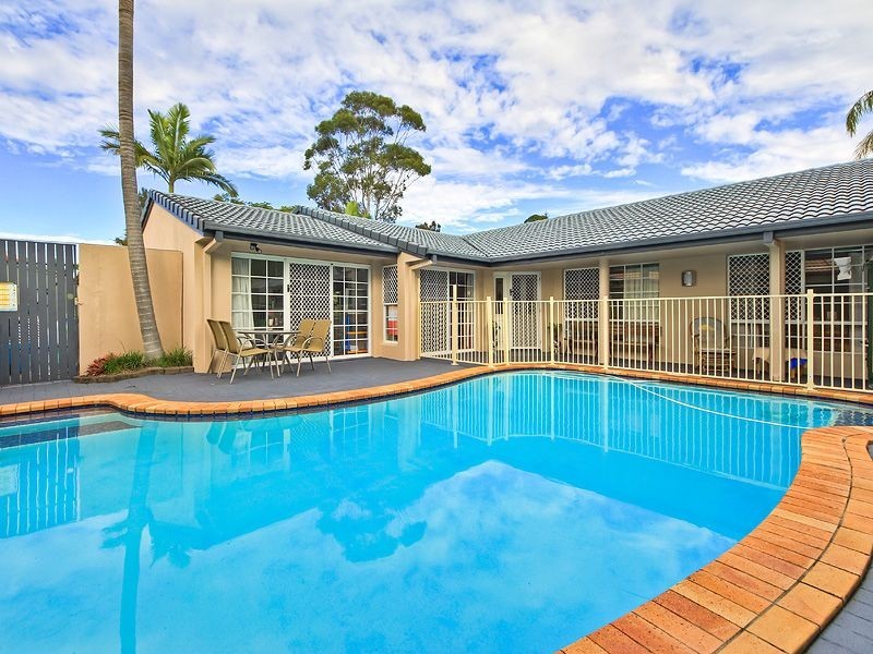 33 Pinnacle Court, Robina QLD 4226