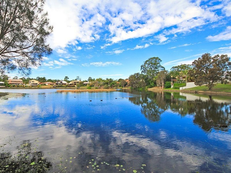 33 Pinnacle Court, Robina QLD 4226