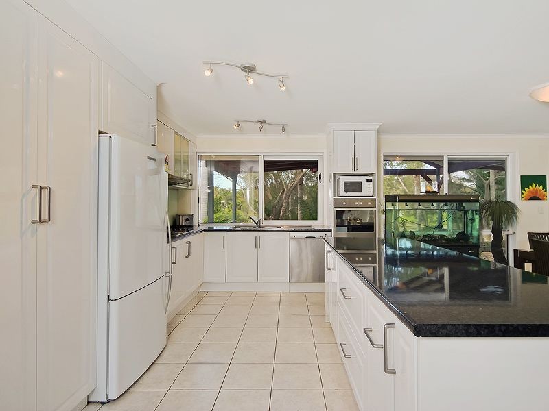 33 Pinnacle Court, Robina QLD 4226