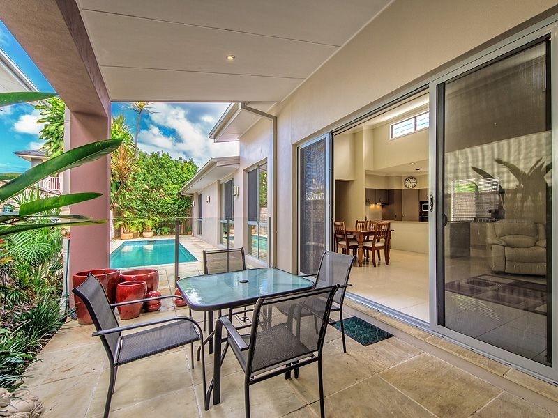 8 Menton Avenue, Varsity Lakes QLD 4227