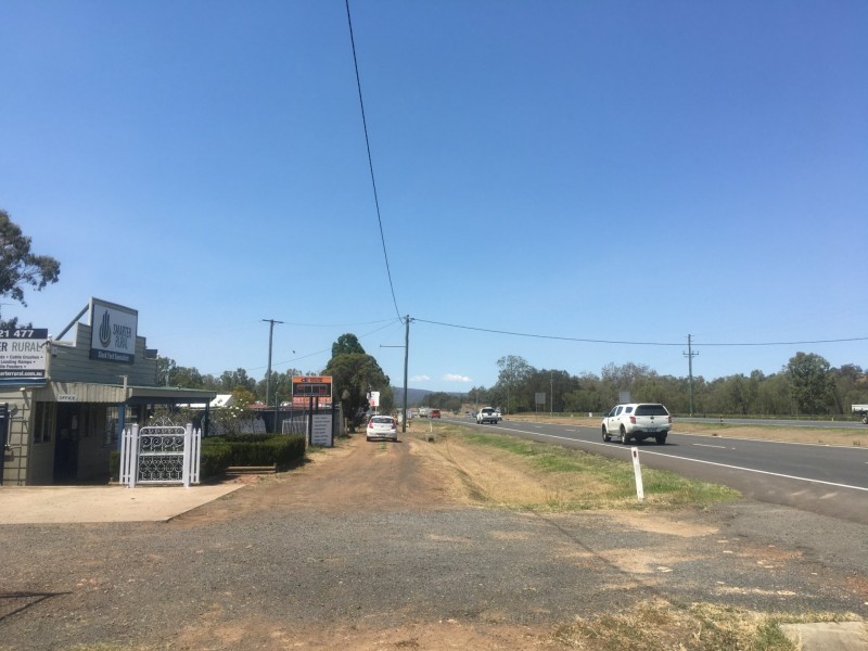8518 Warrego Hwy, Withcott QLD 4352