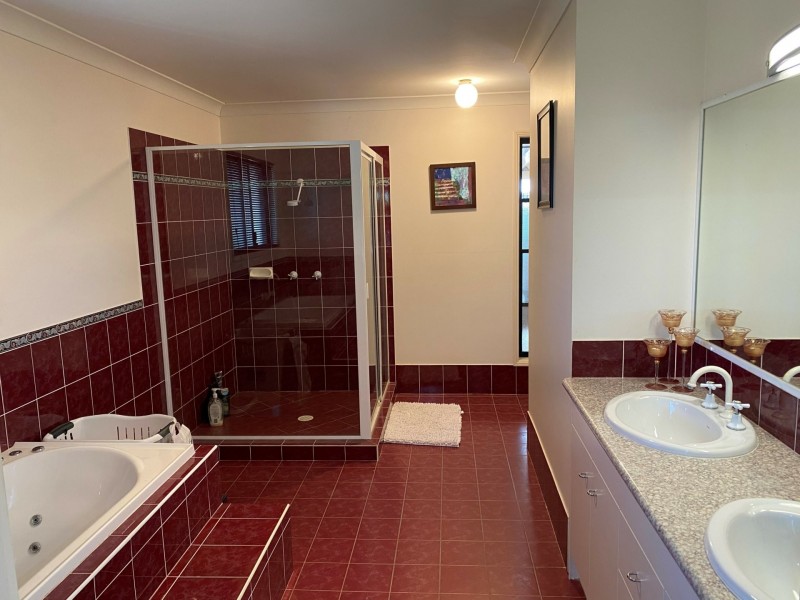 43 hewett drive, Regency Downs QLD 4341