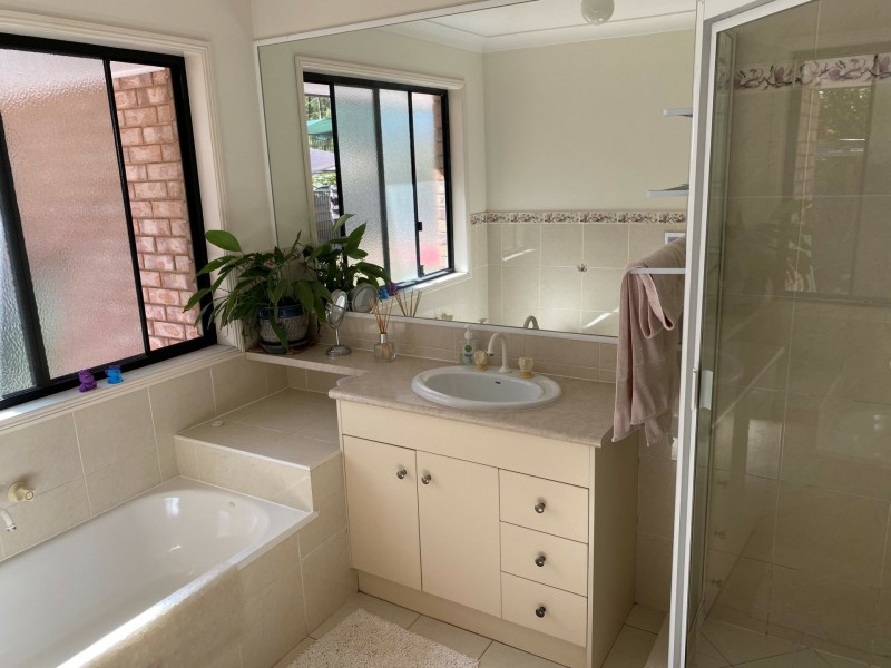 43 hewett drive, Regency Downs QLD 4341