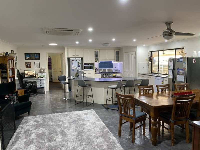 43 hewett drive, Regency Downs QLD 4341